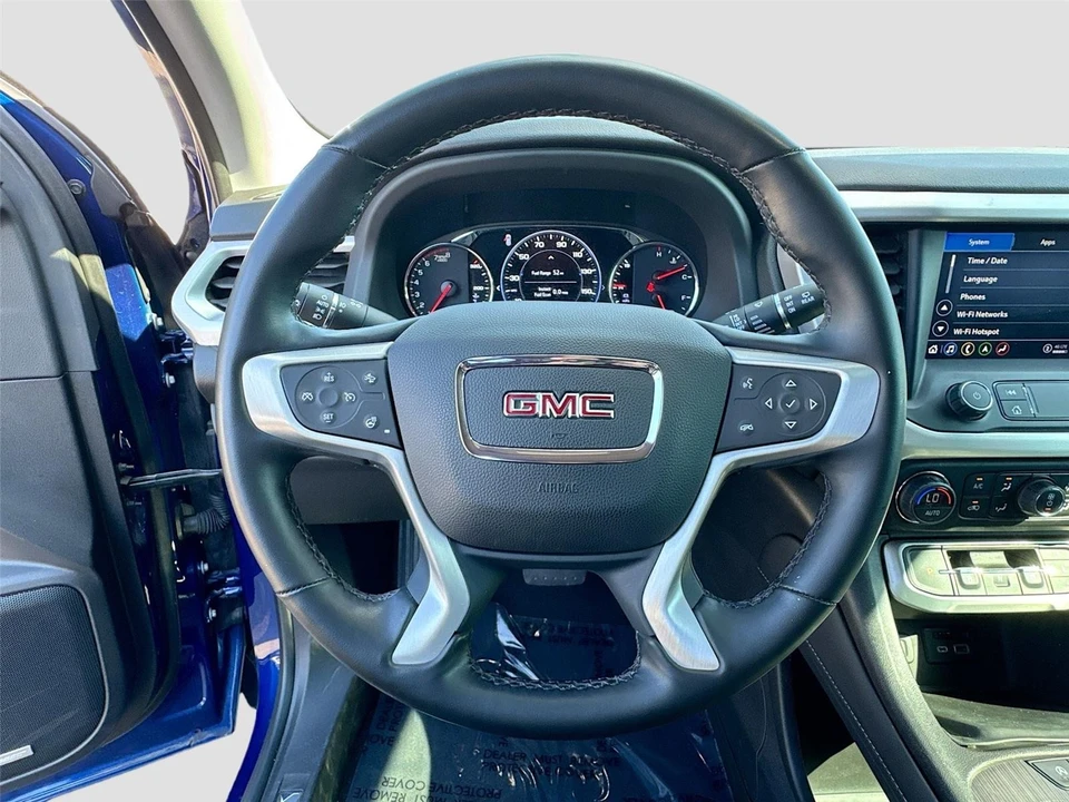 2023 GMC Acadia - Image 11 of 21