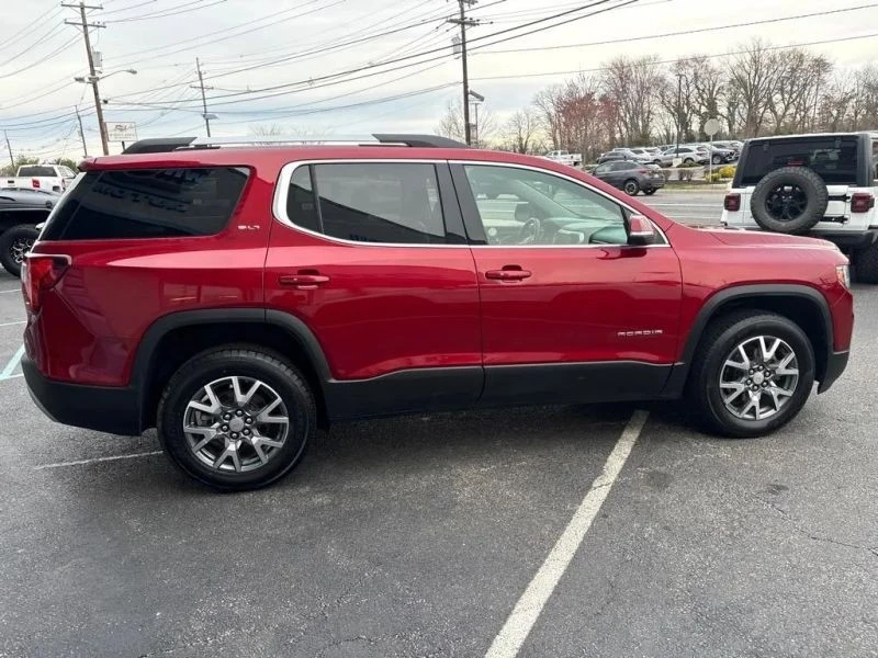 2023 GMC Acadia - Image 10 of 12