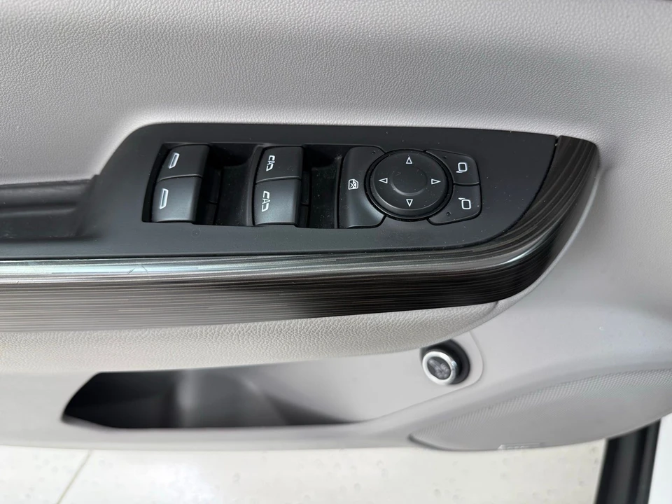 2023 GMC Acadia - Image 10 of 21