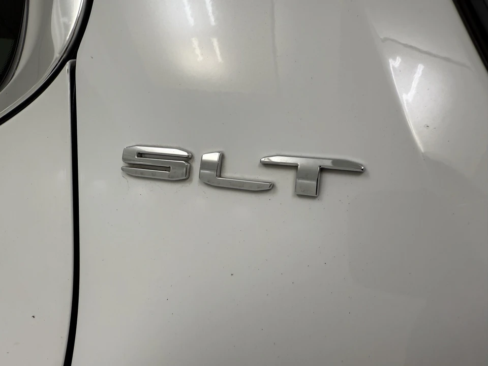 2023 GMC Acadia - Image 15 of 21
