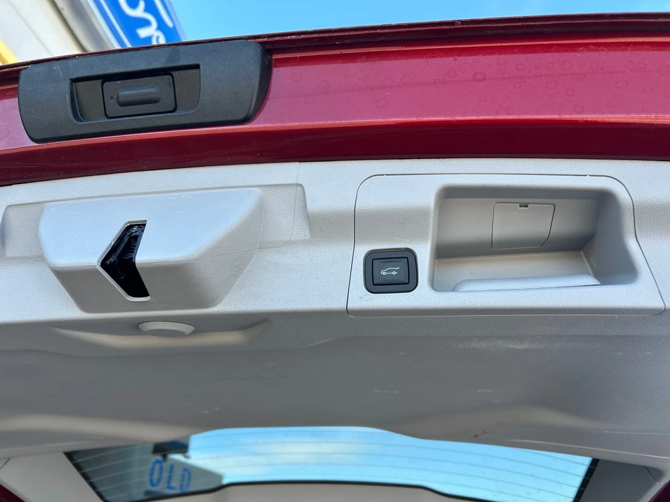 2023 GMC Acadia - Image 9 of 12