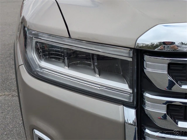 2023 GMC Acadia - Image 10 of 12