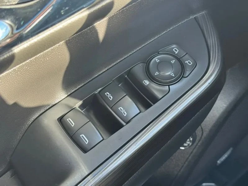 2023 GMC Acadia - Image 7 of 12