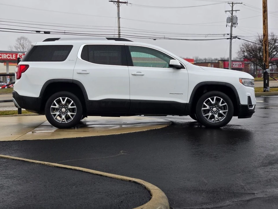2023 GMC Acadia - Image 8 of 12