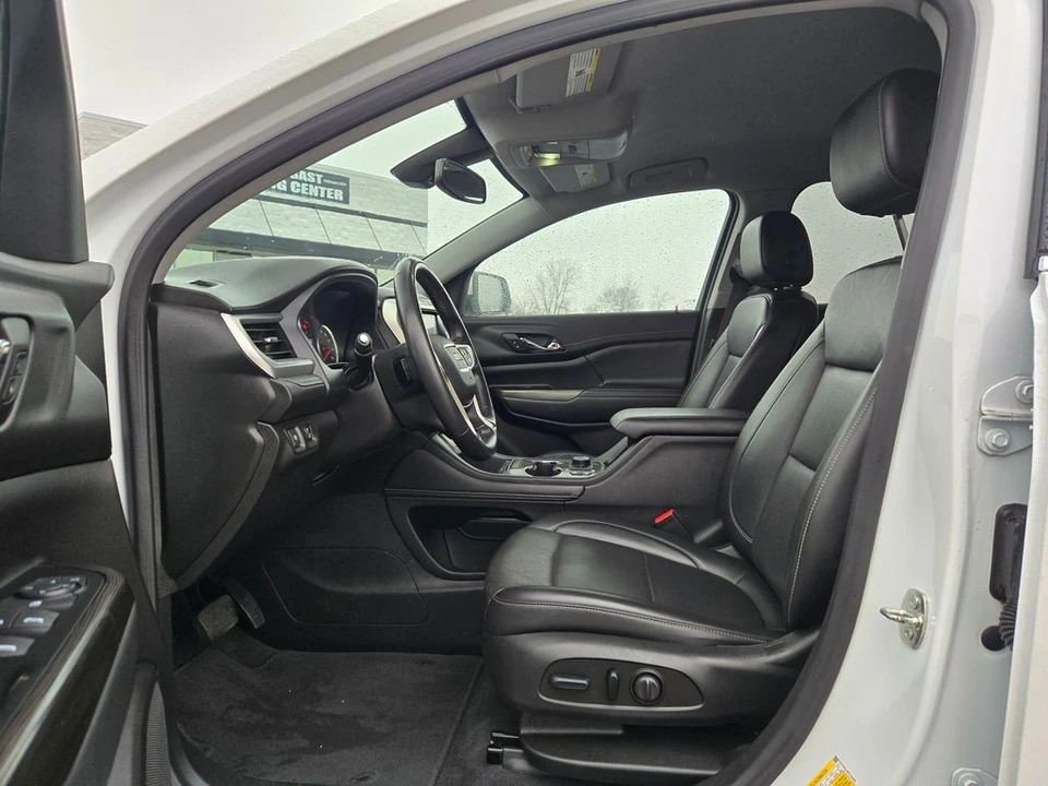 2023 GMC Acadia - Image 10 of 12