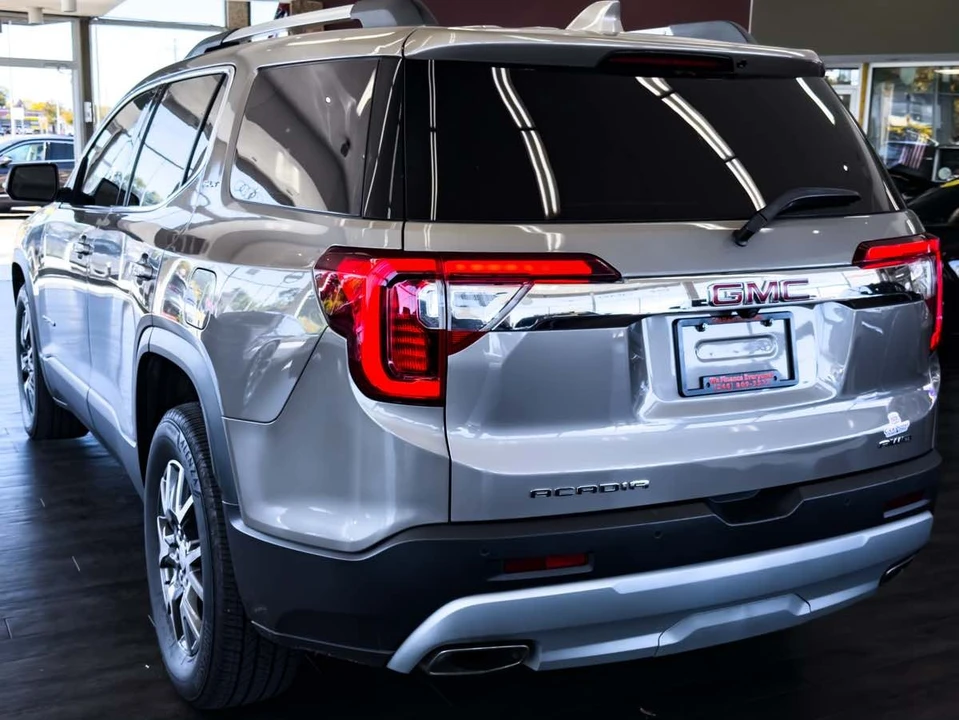 2023 GMC Acadia - Image 11 of 21