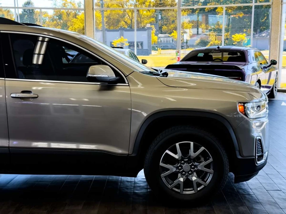 2023 GMC Acadia - Image 16 of 21