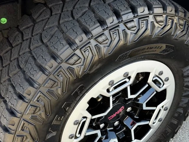 2023 GMC Canyon 2nd Gen - Image 12 of 21