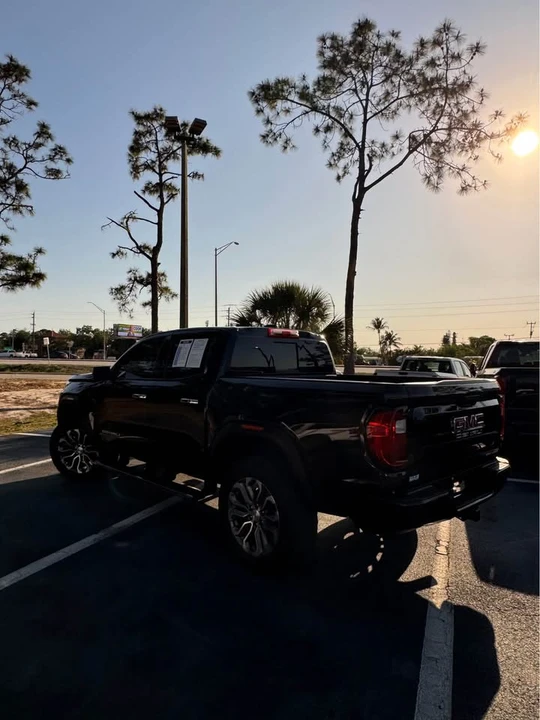 2023 GMC Canyon - Image 3 of 11