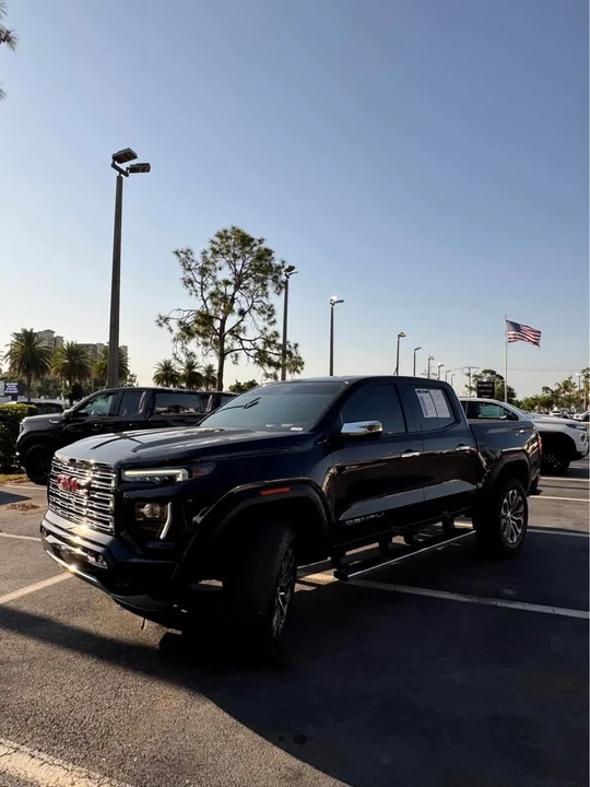 2023 GMC Canyon - Image 2 of 11