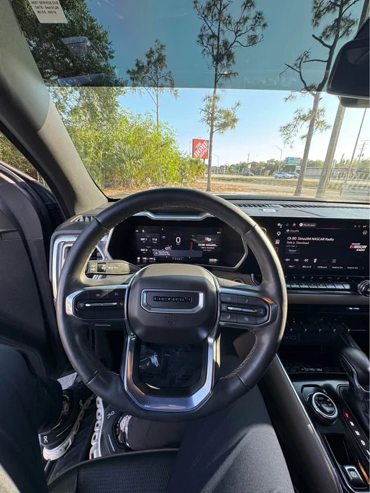 2023 GMC Canyon - Image 7 of 11