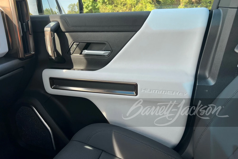 2023 GMC Hummer EV - Image 18 of 22