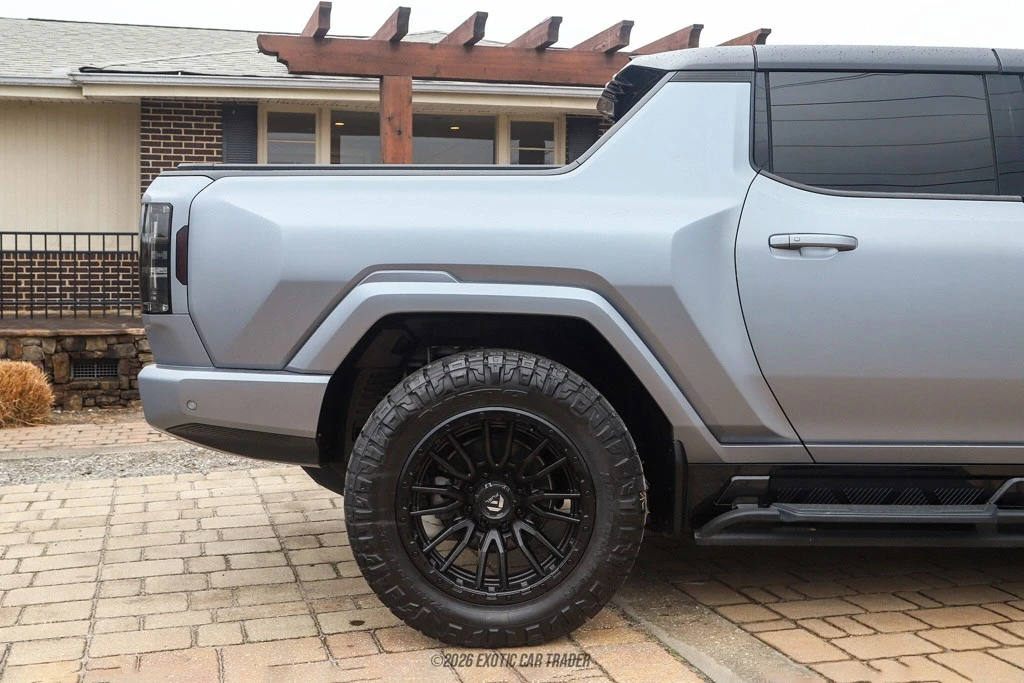 2023 GMC Hummer EV - Image 10 of 12
