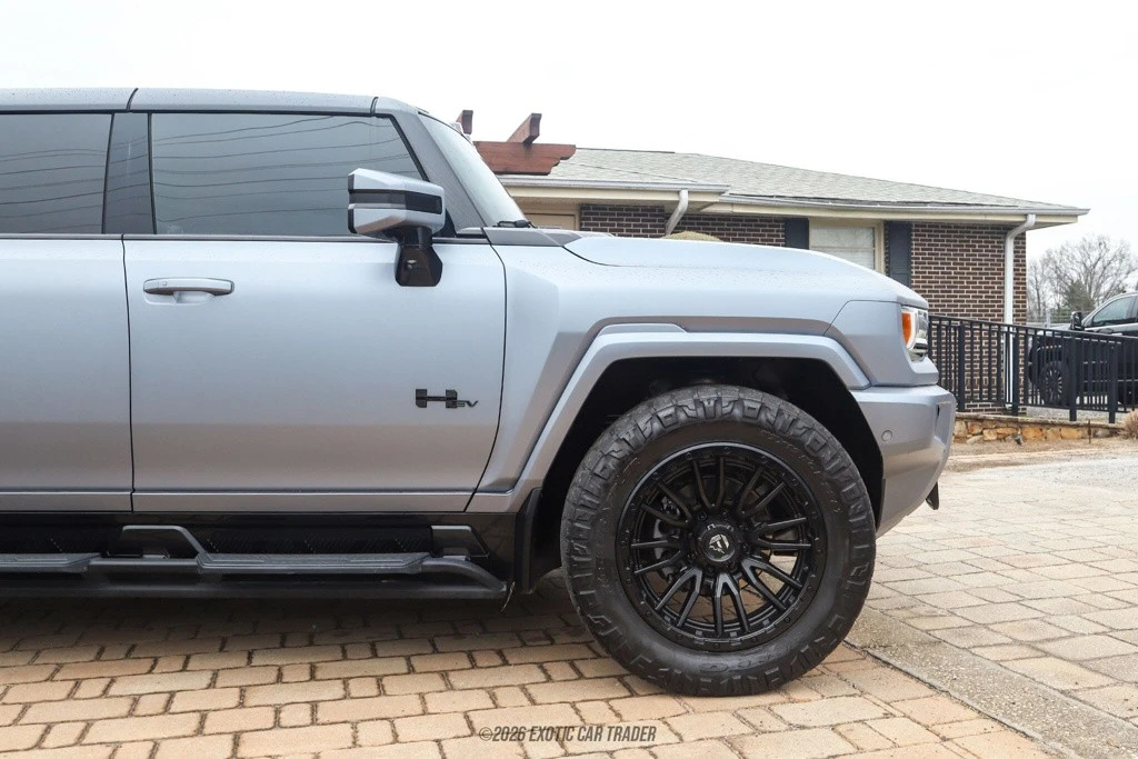 2023 GMC Hummer EV - Image 11 of 12
