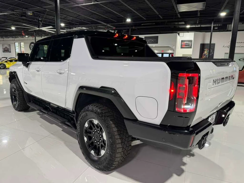 2023 GMC Hummer EV - Image 5 of 12