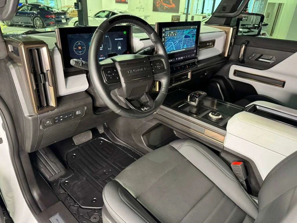 2023 GMC Hummer EV - Image 9 of 12