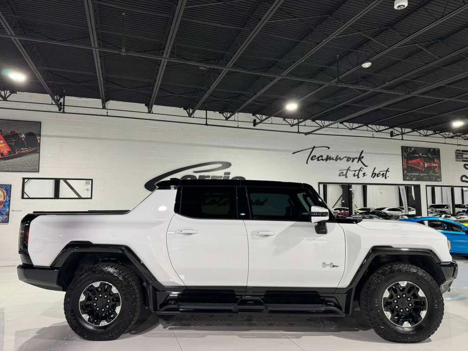2023 GMC Hummer EV - Image 8 of 12