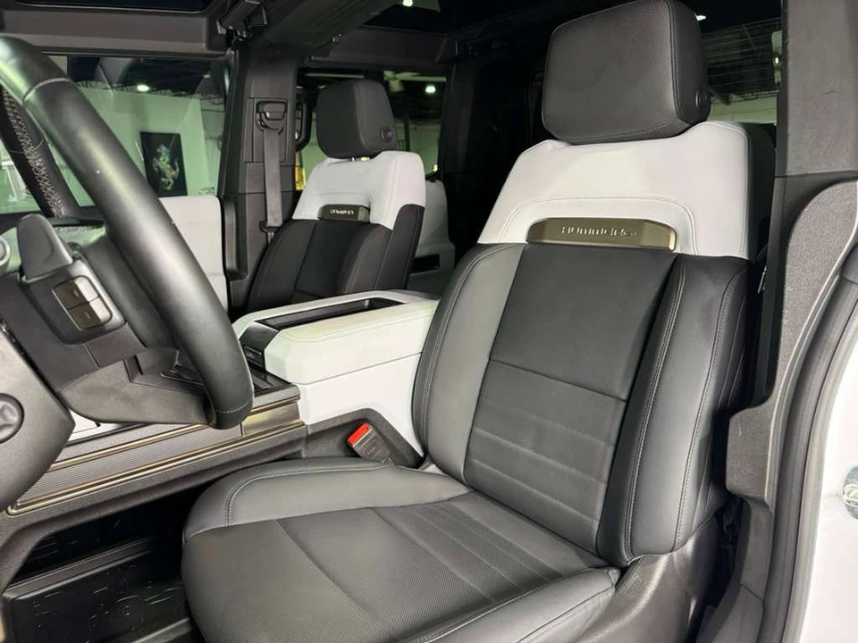2023 GMC Hummer EV - Image 10 of 12