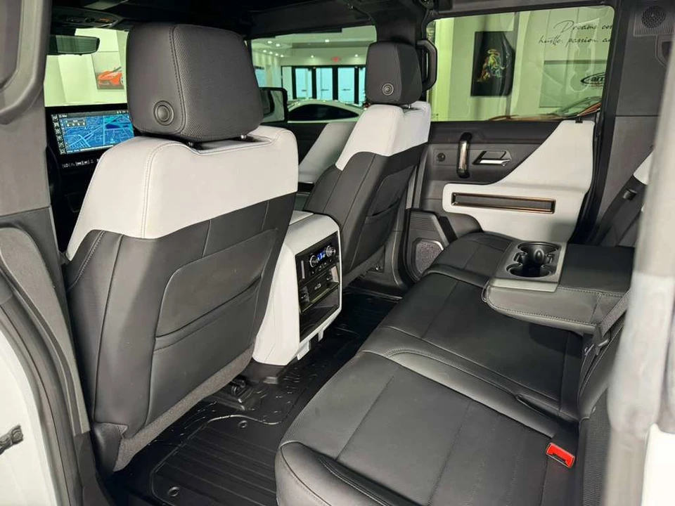 2023 GMC Hummer EV - Image 11 of 12