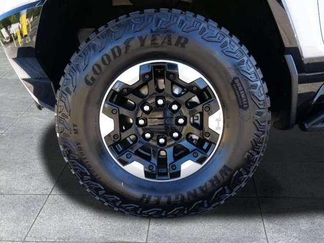 2023 GMC Hummer EV - Image 14 of 20