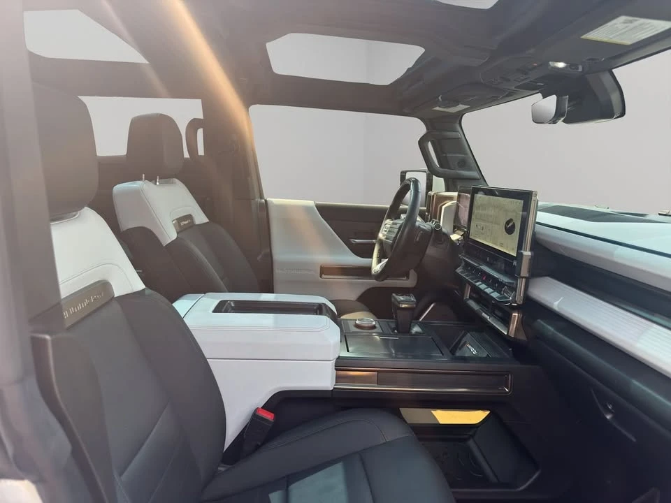 2023 GMC Hummer EV - Image 17 of 18