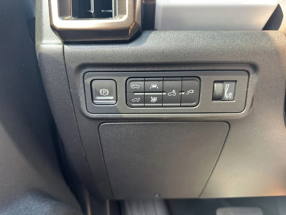 2023 GMC Hummer EV - Image 15 of 18