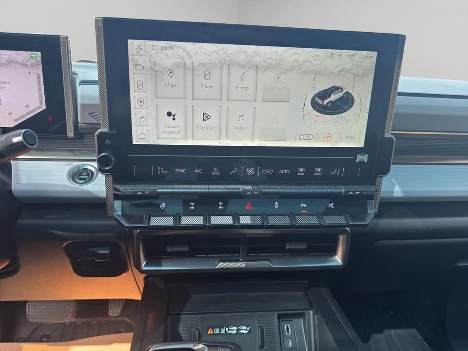 2023 GMC Hummer EV - Image 14 of 18