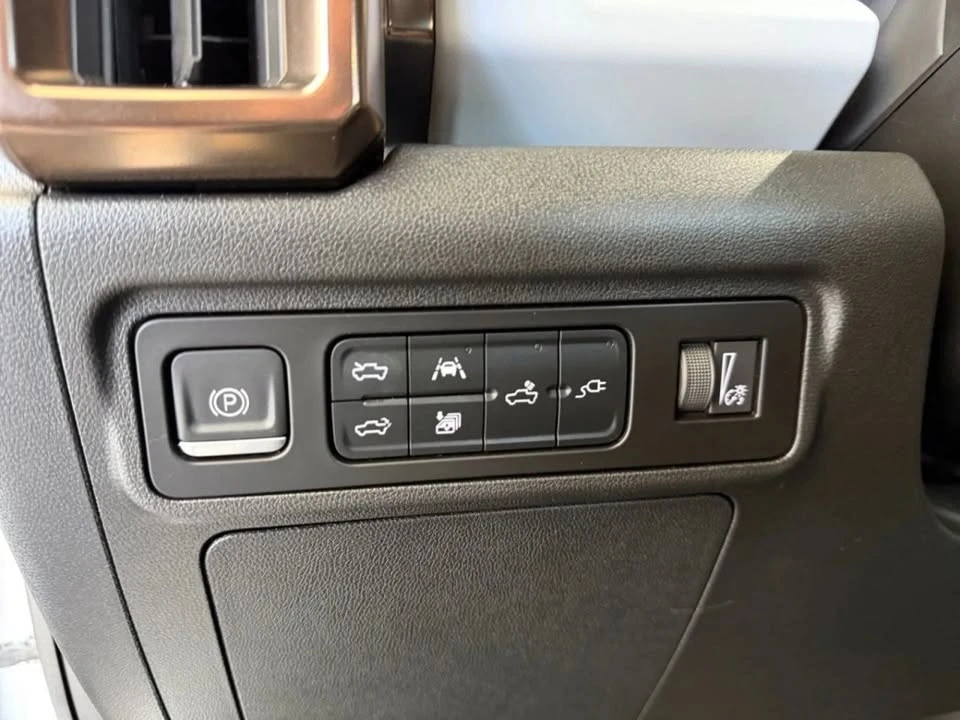 2023 GMC Hummer EV - Image 19 of 20