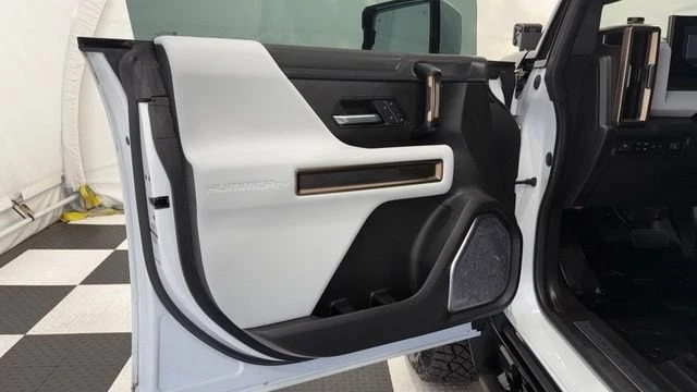2023 GMC Hummer EV - Image 15 of 20