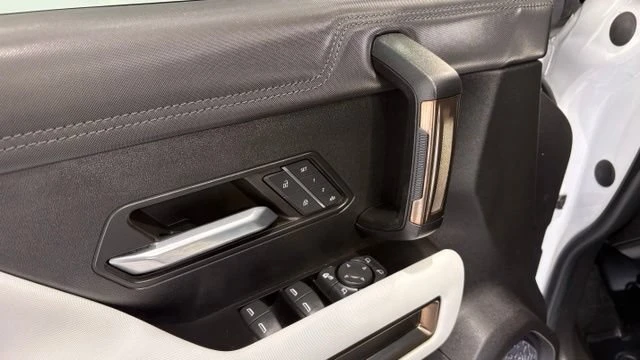2023 GMC Hummer EV - Image 16 of 20