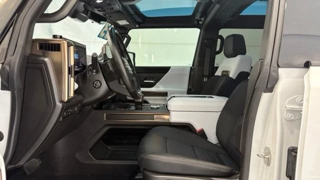 2023 GMC Hummer EV - Image 13 of 20