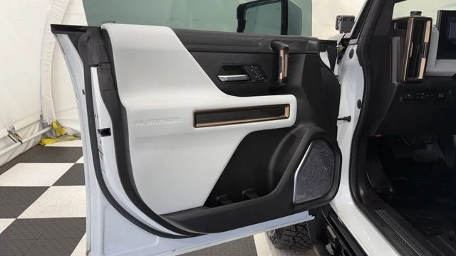 2023 GMC Hummer EV - Image 15 of 20