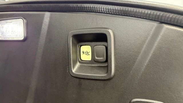 2023 GMC Hummer EV - Image 10 of 20