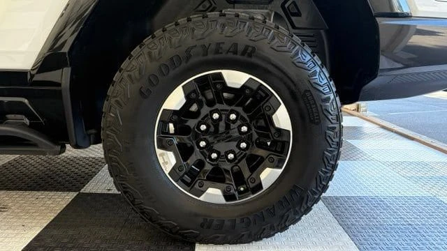 2023 GMC Hummer EV - Image 12 of 20