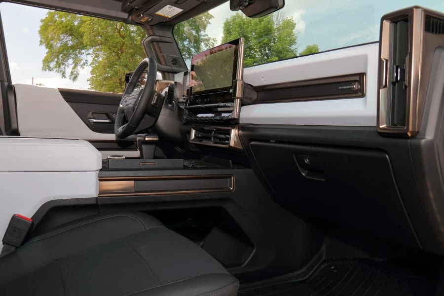 2023 GMC Hummer EV - Image 17 of 24