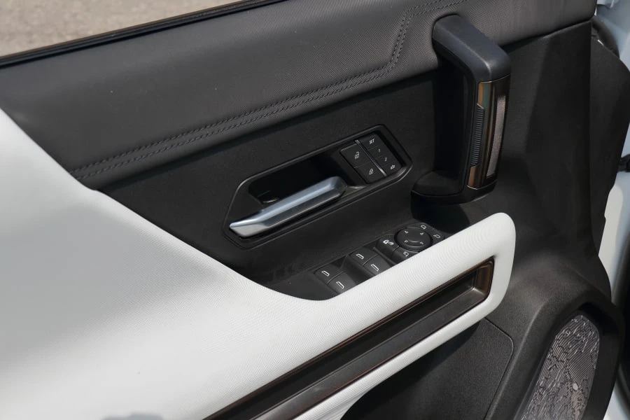 2023 GMC Hummer EV - Image 19 of 24