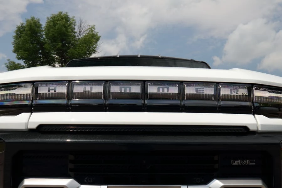 2023 GMC Hummer EV - Image 8 of 24