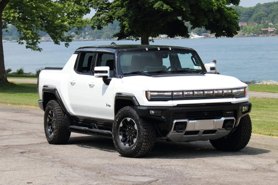 2023 GMC Hummer EV - Image 9 of 24