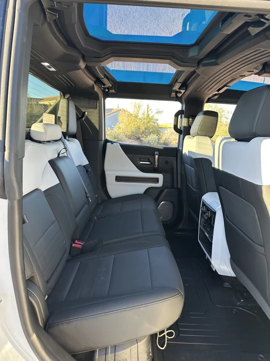 2023 GMC Hummer EV - Image 19 of 31