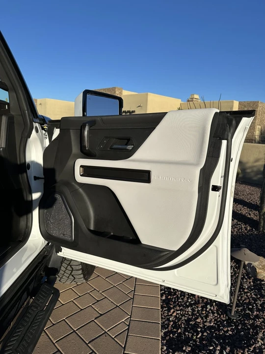 2023 GMC Hummer EV - Image 25 of 31