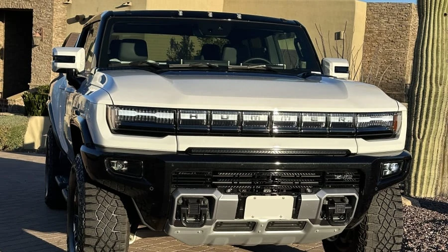 2023 GMC Hummer EV - Image 9 of 31
