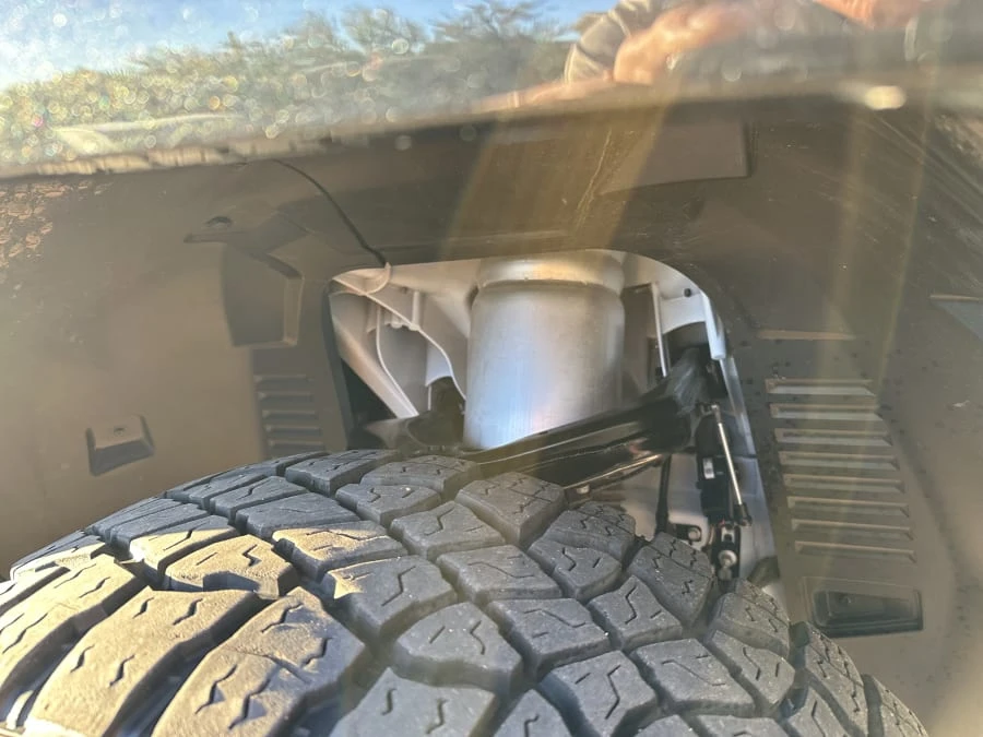 2023 GMC Hummer EV - Image 22 of 31