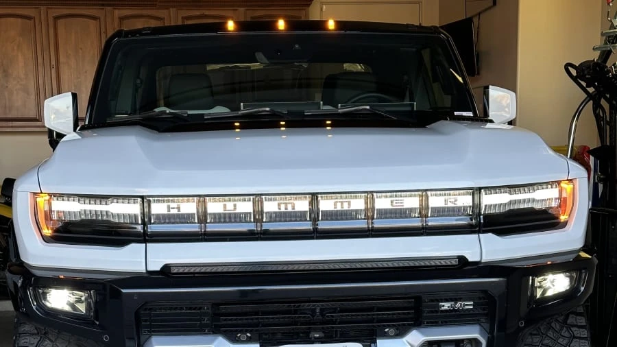 2023 GMC Hummer EV - Image 8 of 31