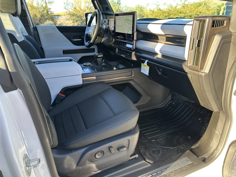 2023 GMC Hummer EV - Image 20 of 31