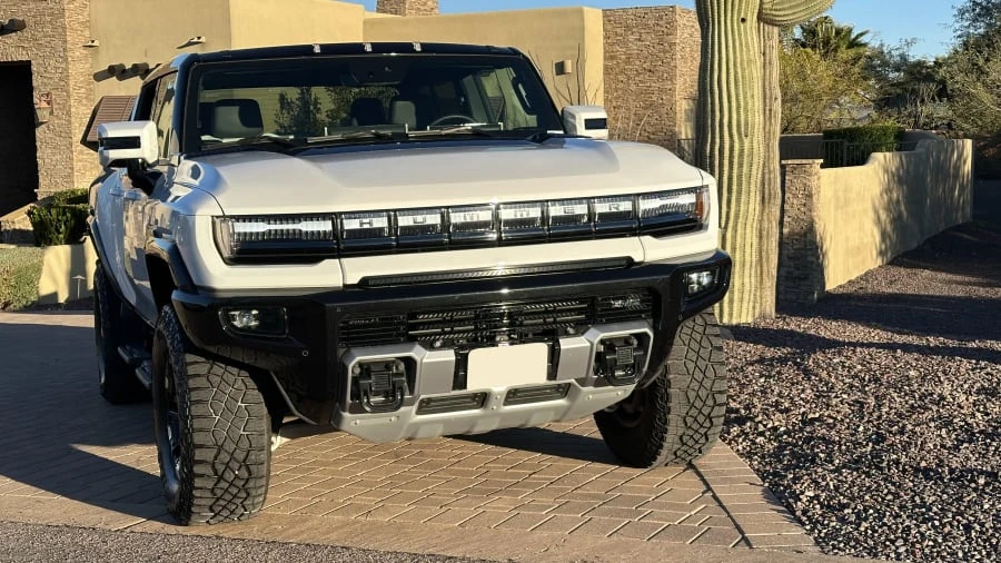 2023 GMC Hummer EV - Image 6 of 31
