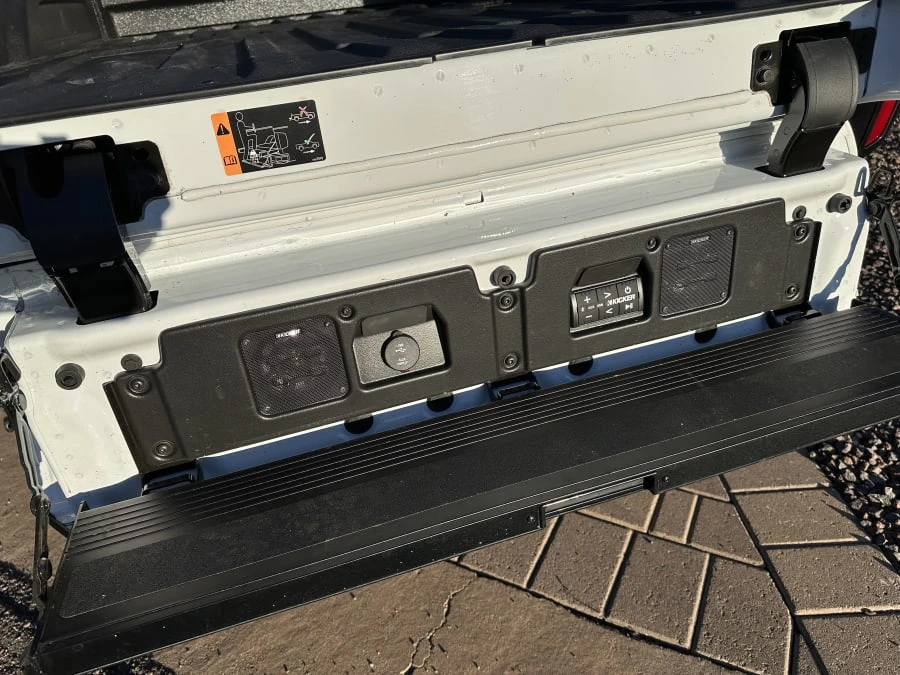 2023 GMC Hummer EV - Image 14 of 31