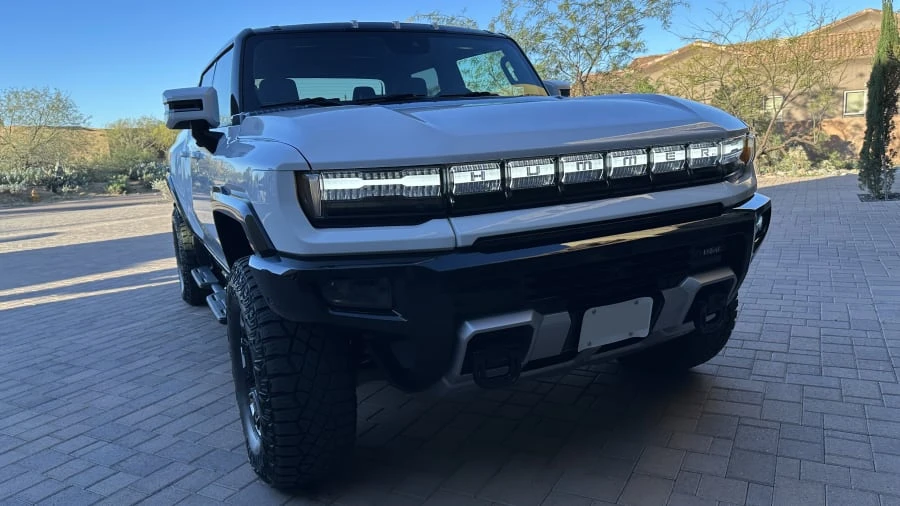 2023 GMC Hummer EV - Image 7 of 31