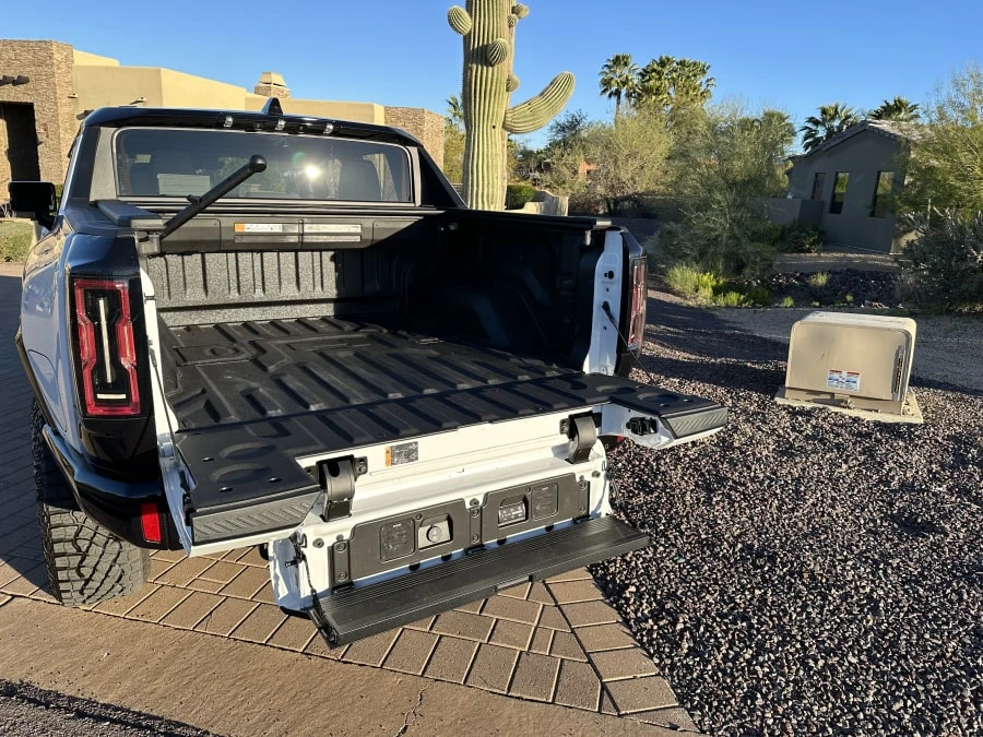 2023 GMC Hummer EV - Image 15 of 31