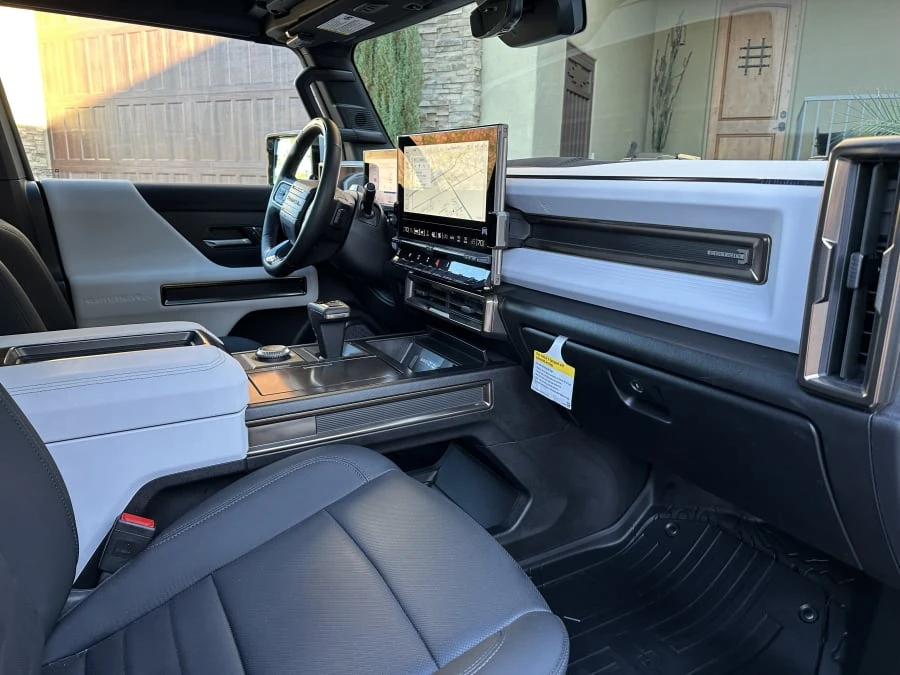 2023 GMC Hummer EV - Image 16 of 31