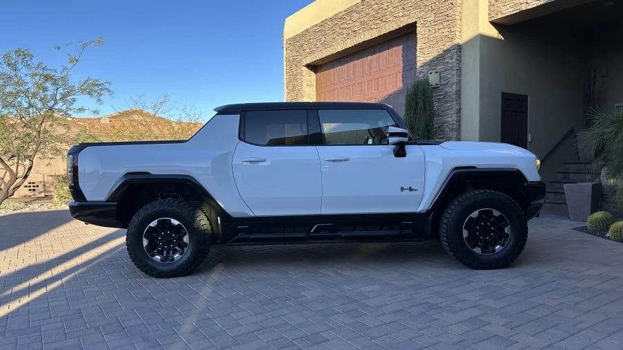 2023 GMC Hummer EV - Image 11 of 31